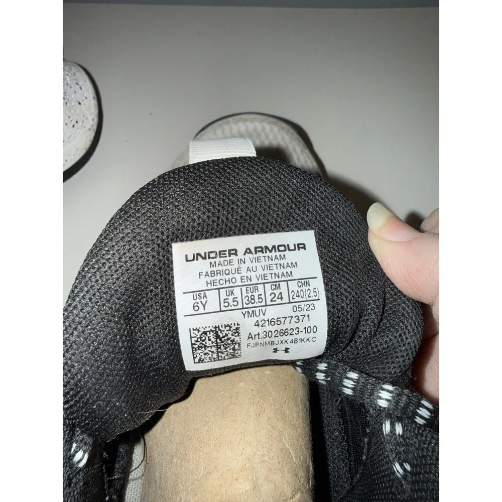 Under Armour Curry 3Z7 (GS) Size 6Y White Black Basketball Shoes 3026623-100‎